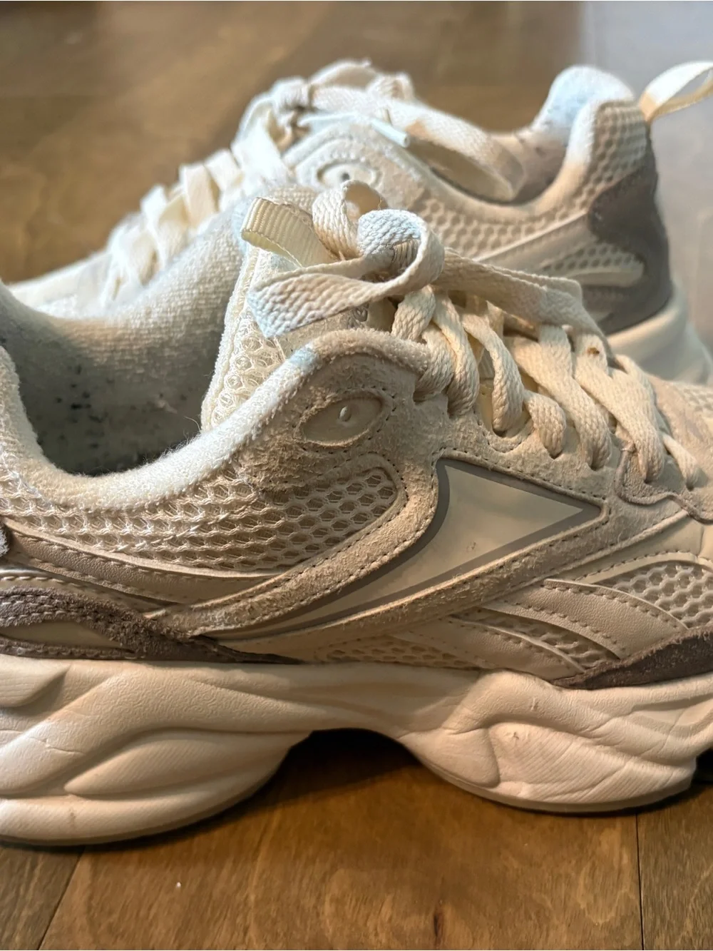 Reebok Chunky Dad Sneakers White Gray Women’s Size 8